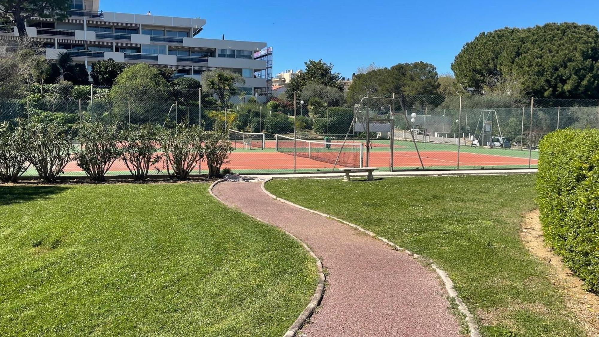 Joli Studio Vue Mer, Piscine, Tennis, Parking Antibes Eksteriør billede