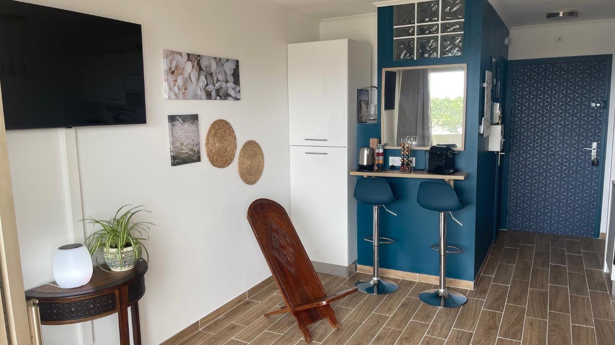 Joli Studio Vue Mer, Piscine, Tennis, Parking Antibes Eksteriør billede
